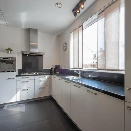 Restyled With 5 Bathrooms, Located In A Area *