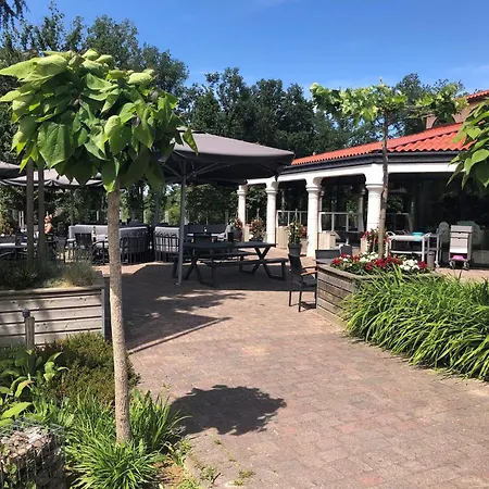 Restyled With 5 Bathrooms, Located In A Area * Arcen
