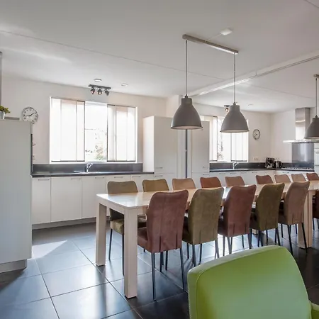Restyled With 5 Bathrooms, Located In A Area *