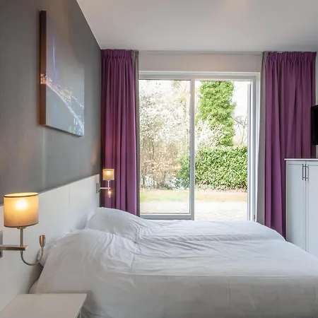 Restyled With 5 Bathrooms, Located In A Area Villa *