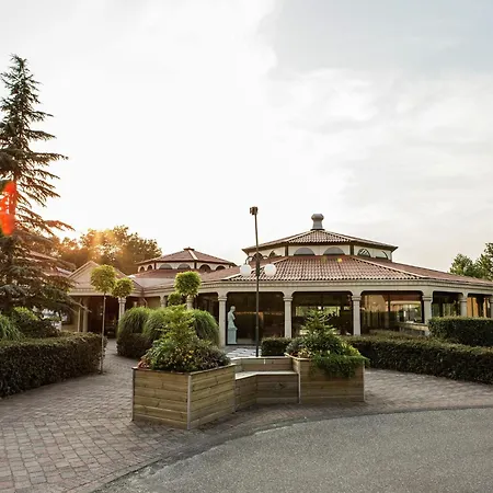 Restyled With 5 Bathrooms, Located In A Area Villa *